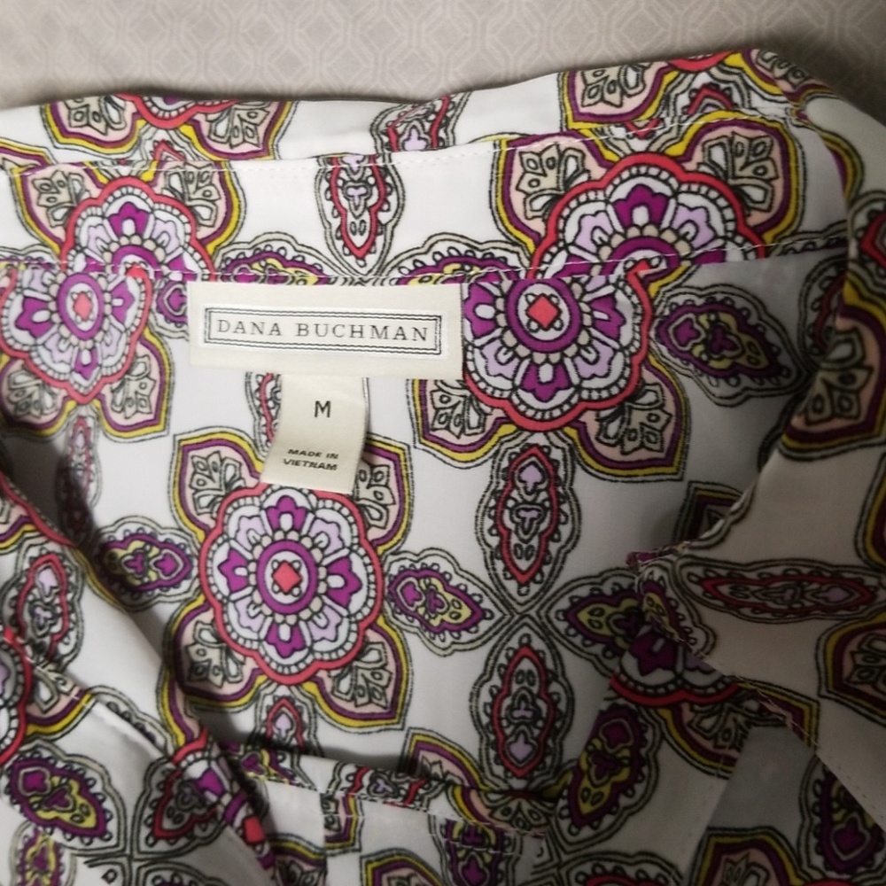 Like New sleeveless collared blouse - Picture 2 of 8